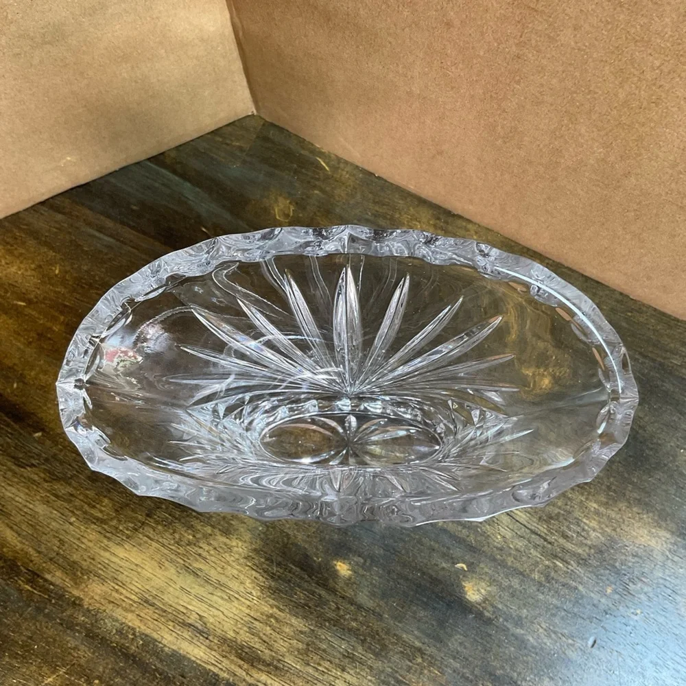 Crystal Fan Vase – Sunburst Pattern – Heavy Pressed Lead Crystal – Scalloped Rim